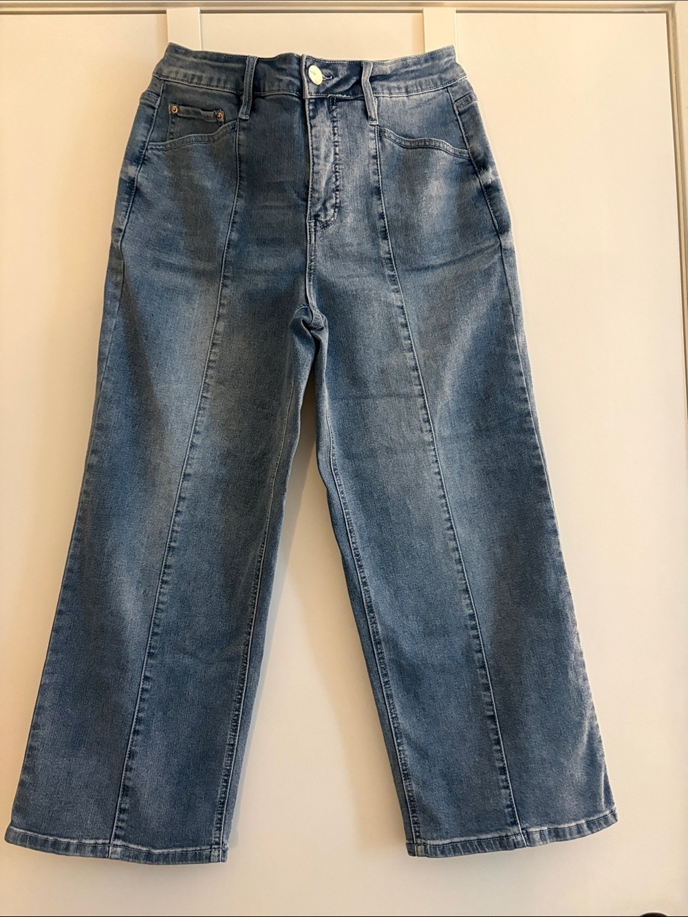 Classic Women's Cropped Straight Jeans - Light Blue
